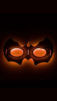 HALLOWEEN GLOW IN THE DARK BAT MASK