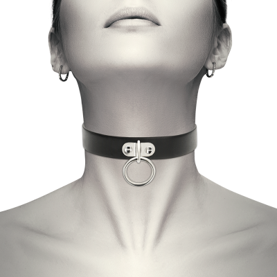 COQUETTE CHOKER WITH METAL RING